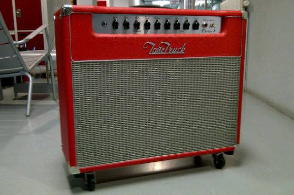 Ampli Hot Pepper 2 canaux, 20 W ou 40 W, disponible combo 1x12 ou 2x12 avec votre choix de finition et couleur de tolex.